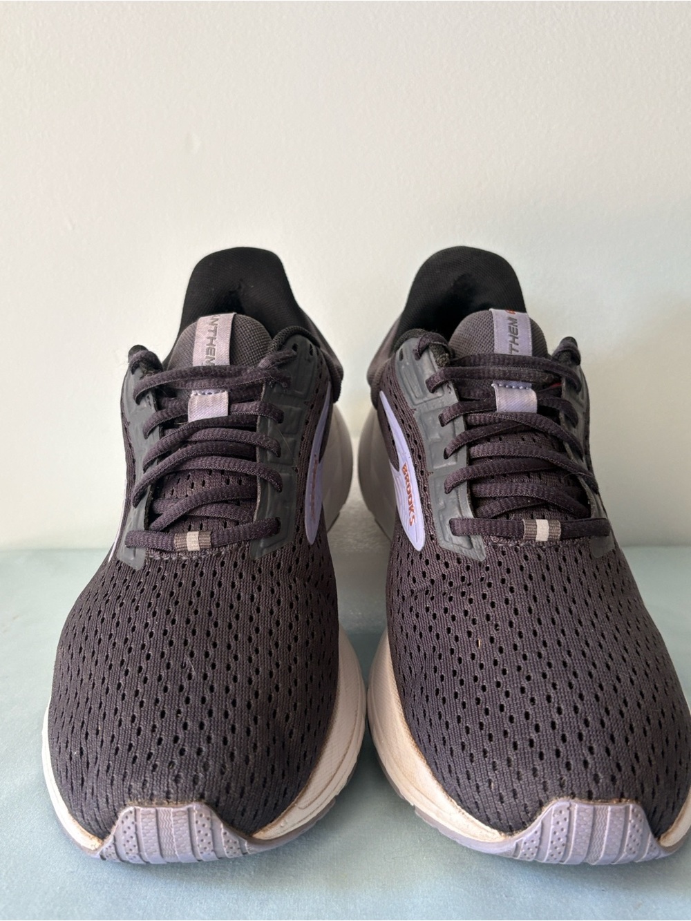 Women’s Brooks Anthem 6 Black/Gray/Purple Low-Top Running Sneakers. Size—10